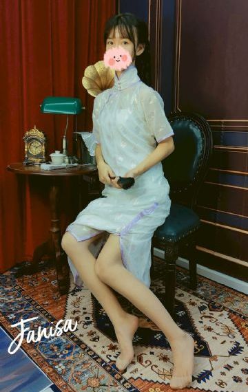 美女白嫩小泬喷潮抽搐视频_BD韩语HD高清在线观看